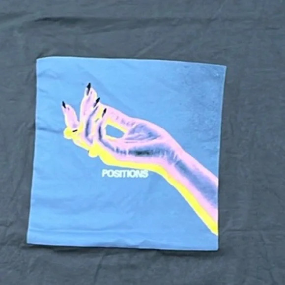 Ariana Grande Merch Thermal Hands Positions Tee Sz XL - Picture 2 of 7